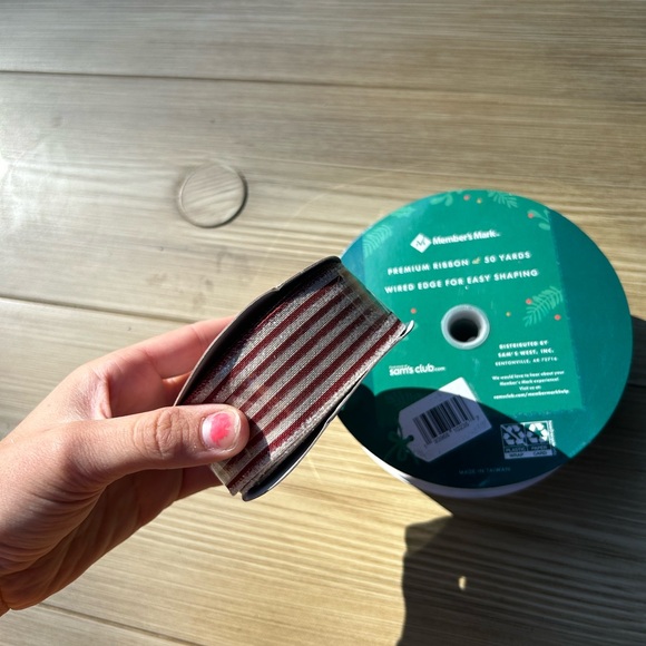 Member's Mark and Place & Time Wired Ribbon Set - Green and Red - Picture 3 of 3